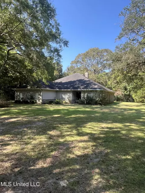 17 Zettel Rd, Ocean Springs, MS 39564