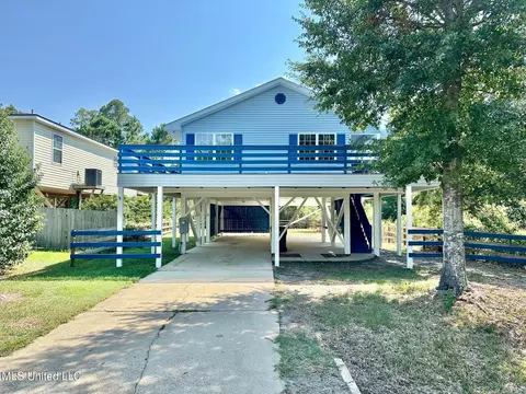 413 Mcclung St, Pass Christian, MS 39571