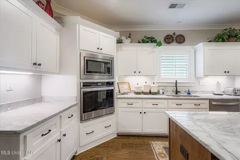 Kitchen - 3390 Hatton Dr, Nesbit, MS 38651 photo 4 of 5
