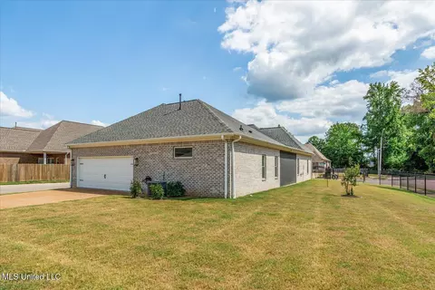 Exterior - 3390 Hatton Dr, Nesbit, MS 38651 photo 6 of 7