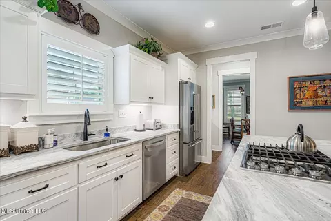 Kitchen - 3390 Hatton Dr, Nesbit, MS 38651 photo 5 of 5