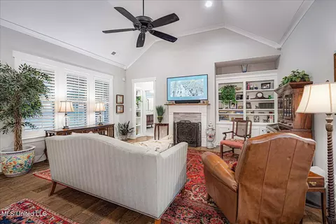 Living - 3390 Hatton Dr, Nesbit, MS 38651 photo 2 of 2