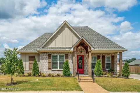 3390 Hatton Dr, Nesbit, MS 38651