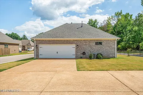 Exterior - 3390 Hatton Dr, Nesbit, MS 38651 photo 7 of 7
