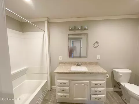 Bath - 614 Naylor St, Carthage, MS 39051 photo 2 of 3