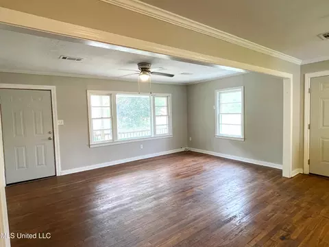 Living - 614 Naylor St, Carthage, MS 39051 photo 1 of 2
