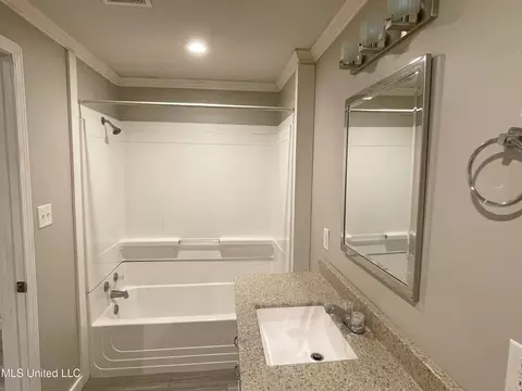 Bath - 614 Naylor St, Carthage, MS 39051 photo 1 of 3