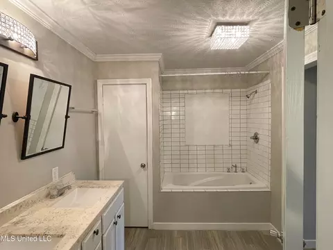 Bath - 614 Naylor St, Carthage, MS 39051 photo 3 of 3