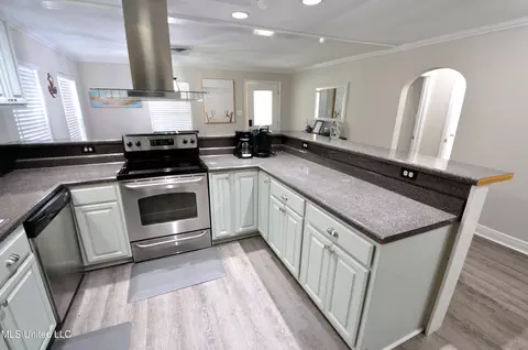 Kitchen - 129 Ocean Wave Ave, Long Beach, MS 39560 photo 3 of 4