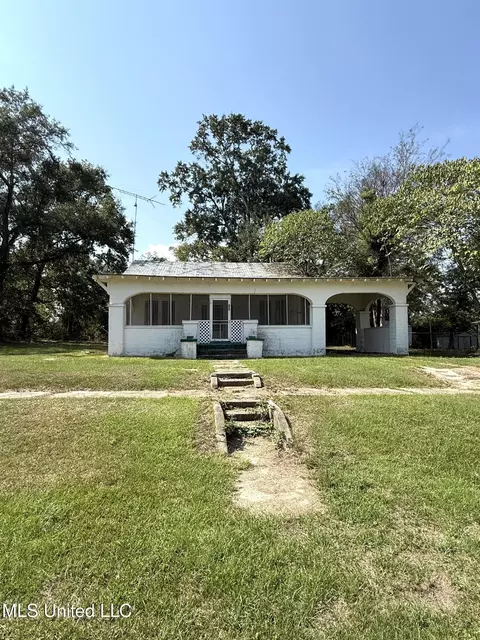 104 N First St, Osyka, MS 39657