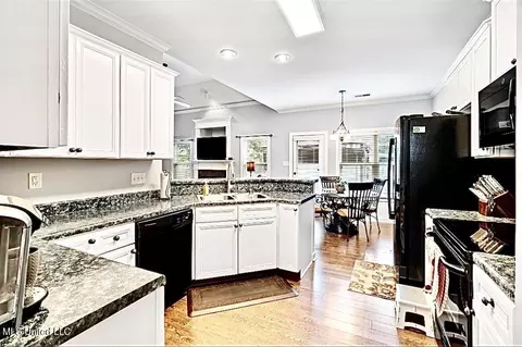 Kitchen - 6459 Cheyenne Dr, Olive Branch, MS 38654 photo 1 of 2
