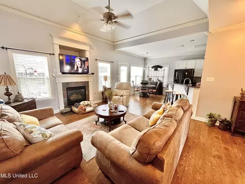 Living - 6459 Cheyenne Dr, Olive Branch, MS 38654 photo 2 of 2