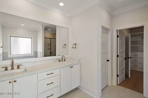 Bath - 416 Aurora Cir, Canton, MS 39046 photo 1 of 3