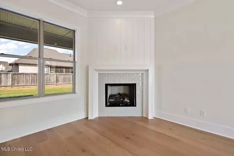 Living - 416 Aurora Cir, Canton, MS 39046 photo 2 of 2