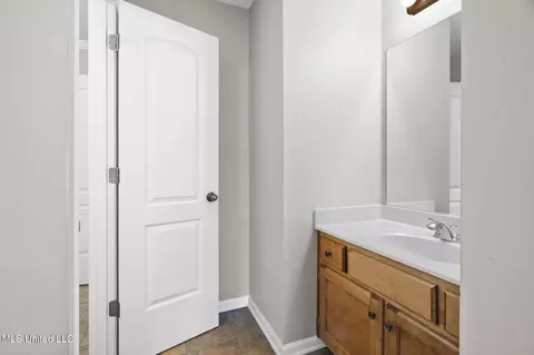 Bath - 810 Cedar Trace Cv, Hernando, MS 38632 photo 5 of 6