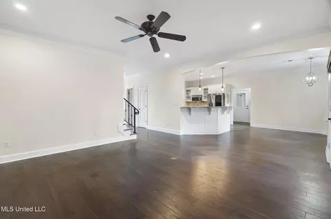 Living - 810 Cedar Trace Cv, Hernando, MS 38632 photo 3 of 3