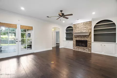 Living - 810 Cedar Trace Cv, Hernando, MS 38632 photo 1 of 3