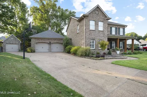 Exterior - 810 Cedar Trace Cv, Hernando, MS 38632 photo 3 of 11