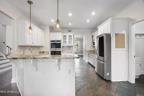 Kitchen - 810 Cedar Trace Cv, Hernando, MS 38632 photo 1 of 4