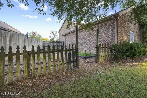 Exterior - 810 Cedar Trace Cv, Hernando, MS 38632 photo 8 of 11