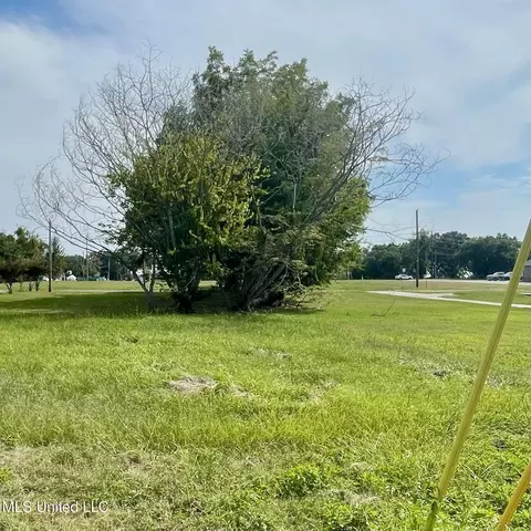 387 Richmond Dr, Biloxi, MS 39530