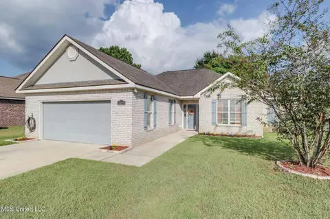 2325 Rhonda Ave, Ocean Springs, MS 39564