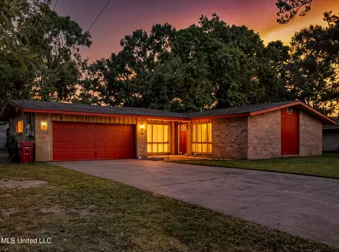 2606 Hickman Ave, Picayune, MS 39466
