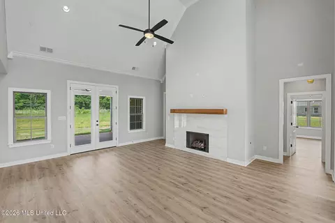 Living - 4644 Taylor Trl, Hernando, MS 38632 photo 2 of 3