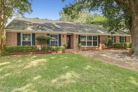102 Dogwood Dr, Gulfport, MS 39507