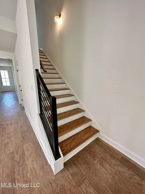 Entry Way - 1401 Creekside Ln, Hernando, MS 38632 photo 1 of 1
