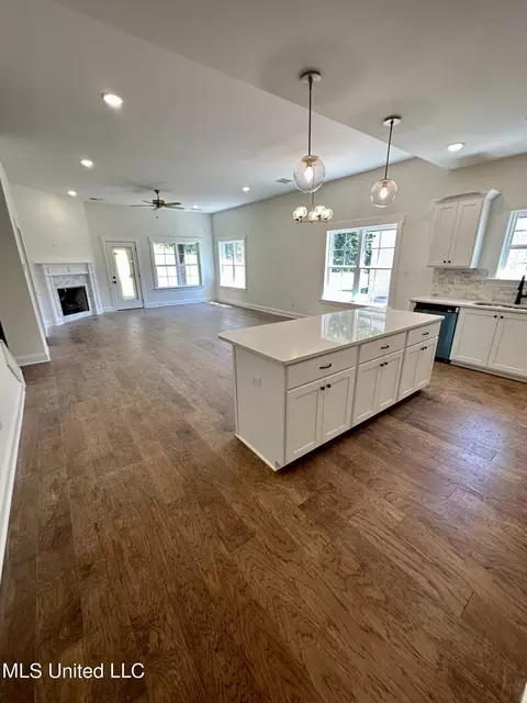 Kitchen - 1401 Creekside Ln, Hernando, MS 38632 photo 1 of 5