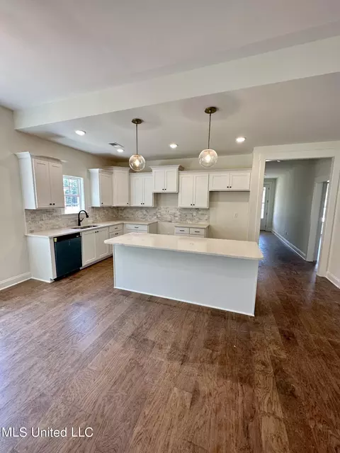 Kitchen - 1401 Creekside Ln, Hernando, MS 38632 photo 5 of 5