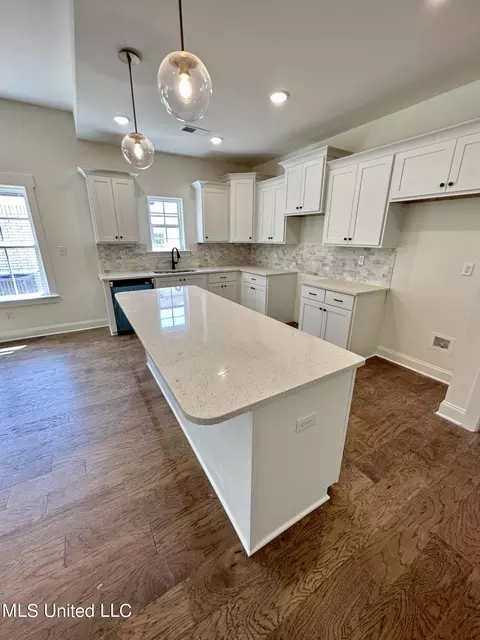 Kitchen - 1401 Creekside Ln, Hernando, MS 38632 photo 4 of 5