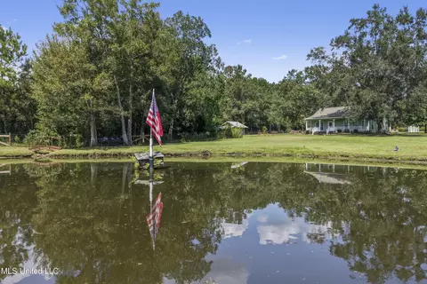 16081 Bill Bond Rd, Saucier, MS 39574