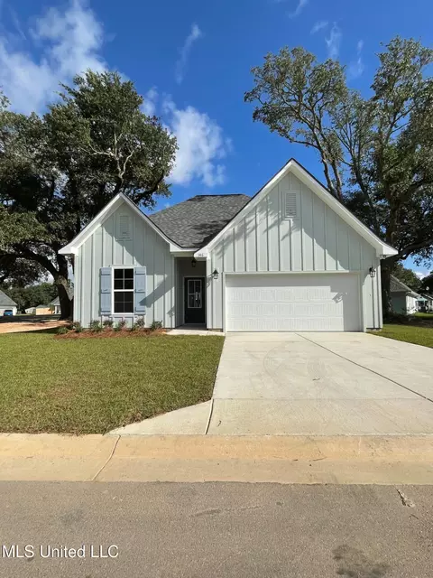 146 Le Moyne St, Bay Saint Louis, MS 39520