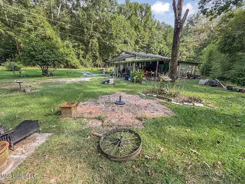 Exterior - 944 Liberty Rd, Natchez, MS 39120 photo 5 of 5