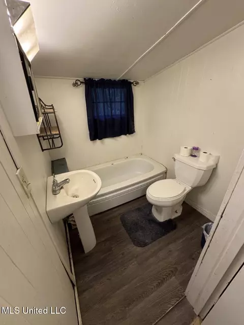 Bath - 944 Liberty Rd, Natchez, MS 39120 photo 3 of 4