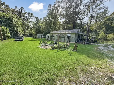 Exterior - 944 Liberty Rd, Natchez, MS 39120 photo 4 of 5