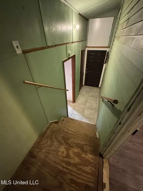 Entry Way - 944 Liberty Rd, Natchez, MS 39120 photo 2 of 2