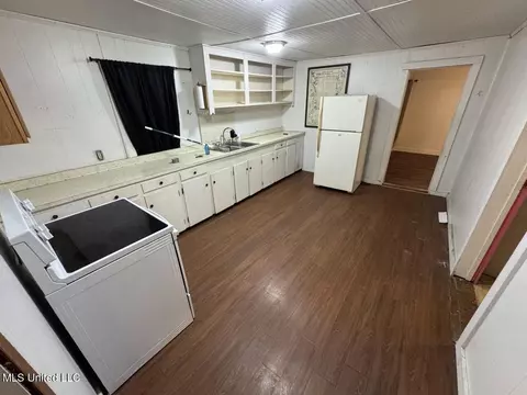 Kitchen - 944 Liberty Rd, Natchez, MS 39120 photo 2 of 2
