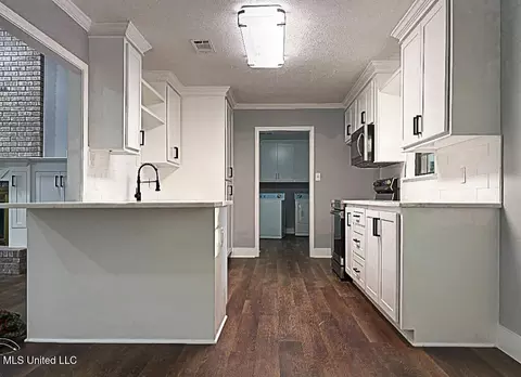 Kitchen - 410 Heritage Pl, Jackson, MS 39212 photo 5 of 6
