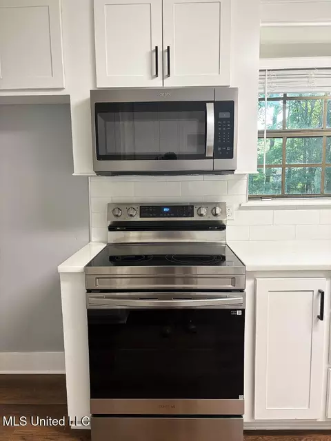 Kitchen - 410 Heritage Pl, Jackson, MS 39212 photo 3 of 6