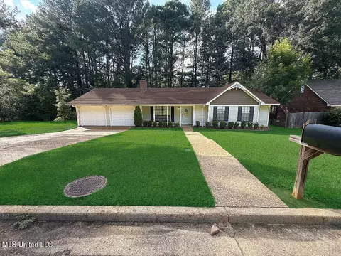 Exterior - 410 Heritage Pl, Jackson, MS 39212 photo 1 of 2