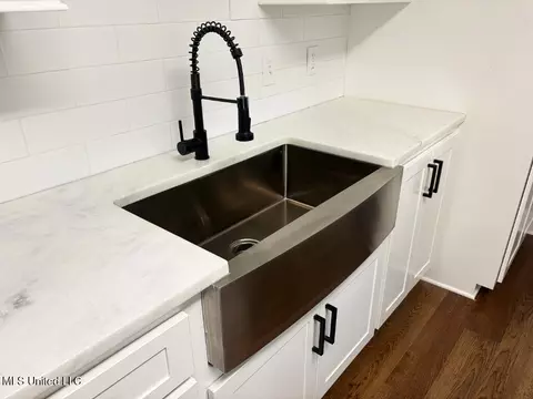 Kitchen - 410 Heritage Pl, Jackson, MS 39212 photo 6 of 6
