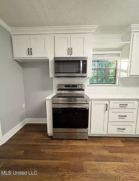 Kitchen - 410 Heritage Pl, Jackson, MS 39212 photo 1 of 6