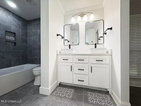 Bath - 410 Heritage Pl, Jackson, MS 39212 photo 5 of 6