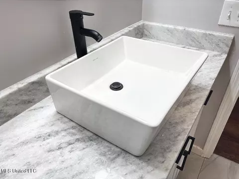 Bath - 410 Heritage Pl, Jackson, MS 39212 photo 3 of 6
