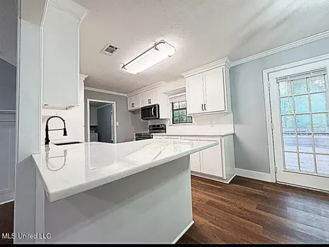 Kitchen - 410 Heritage Pl, Jackson, MS 39212 photo 4 of 6