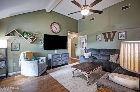 Living - 103 Sweet Bay, Flowood, MS 39232 photo 2 of 3