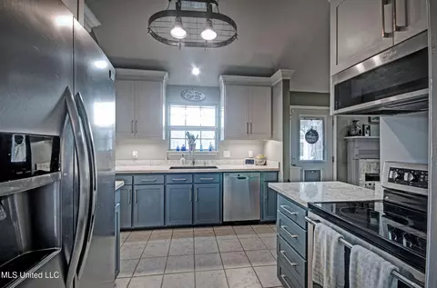 Kitchen - 103 Sweet Bay, Flowood, MS 39232 photo 2 of 4